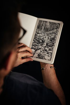 "Urwald von morgen #5"
Encre de Chine sur papier Moleskine
13 x 21 cm
2019 Emmanuel Henninger, art, dessin, ink, Oliver Kramer