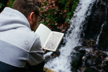 "Urwald von morgen #9"
Encre de Chine sur papier Moleskine
13 x 21 cm
2019 Art, dessin forêt noire, book, Emmanuel Henninger