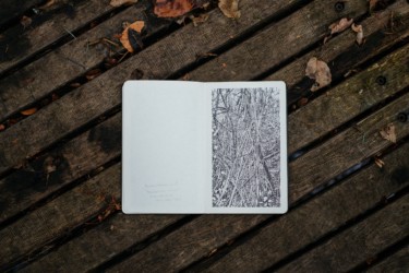 “Urwald von morgen # 6”
Encre de Chine sur papier Moleskine
13 x 21 cm
2019 Emmanuel Henninger, Oliver Kramer, Book, Sketching