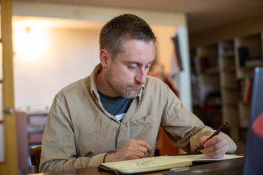 Im Atelier, Hrachya Kochar Straße, Eriwan, Armenien – Fotocredit : KulturDialog Armenien