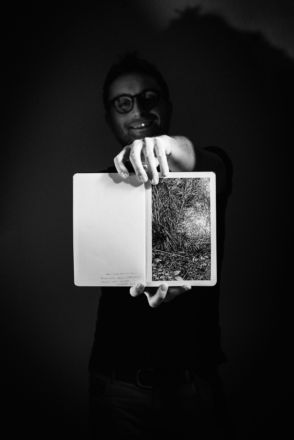 "Urwald von morgen #1"
Encre de Chine sur papier Moleskine
13 x 21 cm
2019 Emmanuel Henninger, Artiste, art, dessin, forêt, nature, allemagne