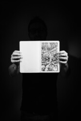 "Urwald von morgen #5"
Encre de Chine sur papier Moleskine
13 x 21 cm
2019 Emmanuel Henninger, Art, dessin, forêt, paysage