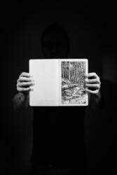 "Urwald von morgen #3"
Encre de Chine sur papier Moleskine
13 x 21 cm
2019 Henninger Emmanuel, Art, dessin, Forêt, Allemagne, Freiburg, Art